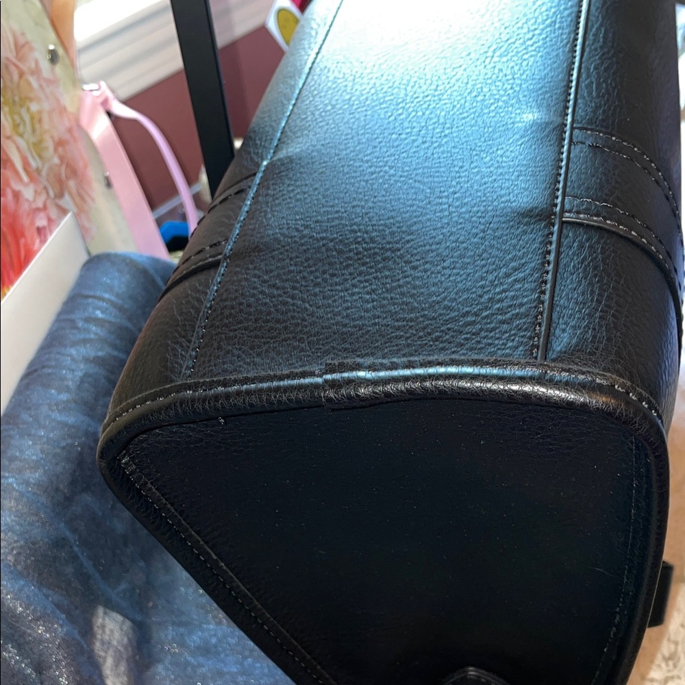 Black Frye and Co Vegan Leather Tote Bag - Picture 14 of 15